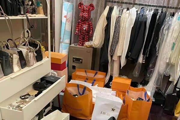 成都简阳市回收一线品牌衣服